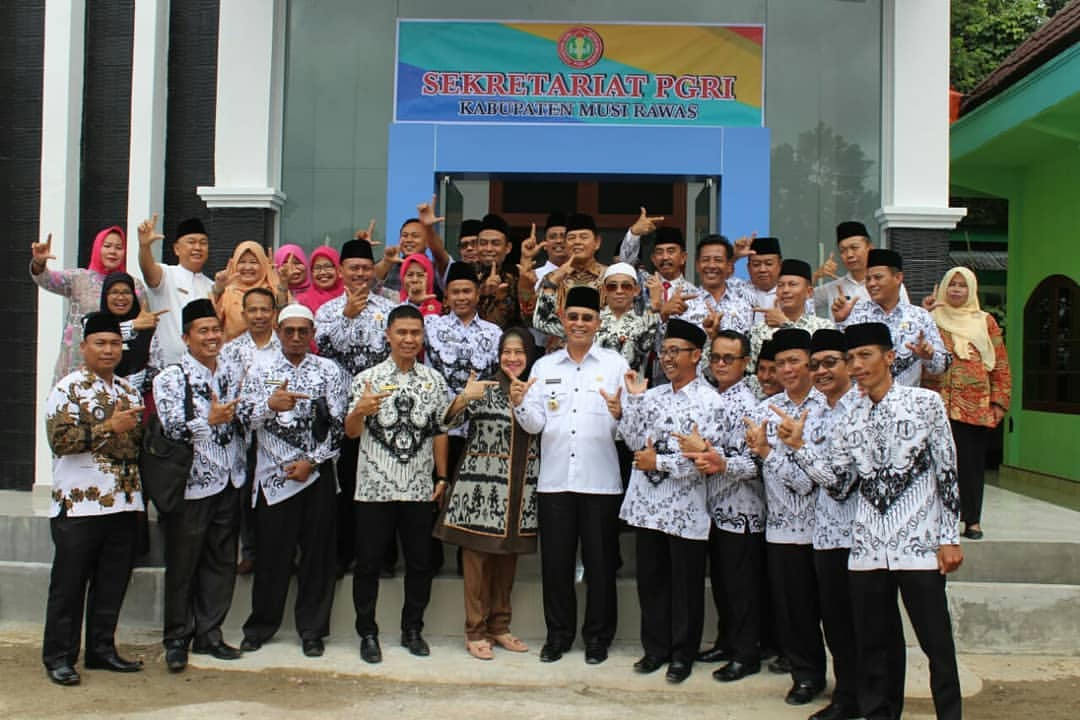 Peresmian Gedung Sekretariat PGRI Musi Rawas, Bupati Ajak Guru Lebih Inovatif