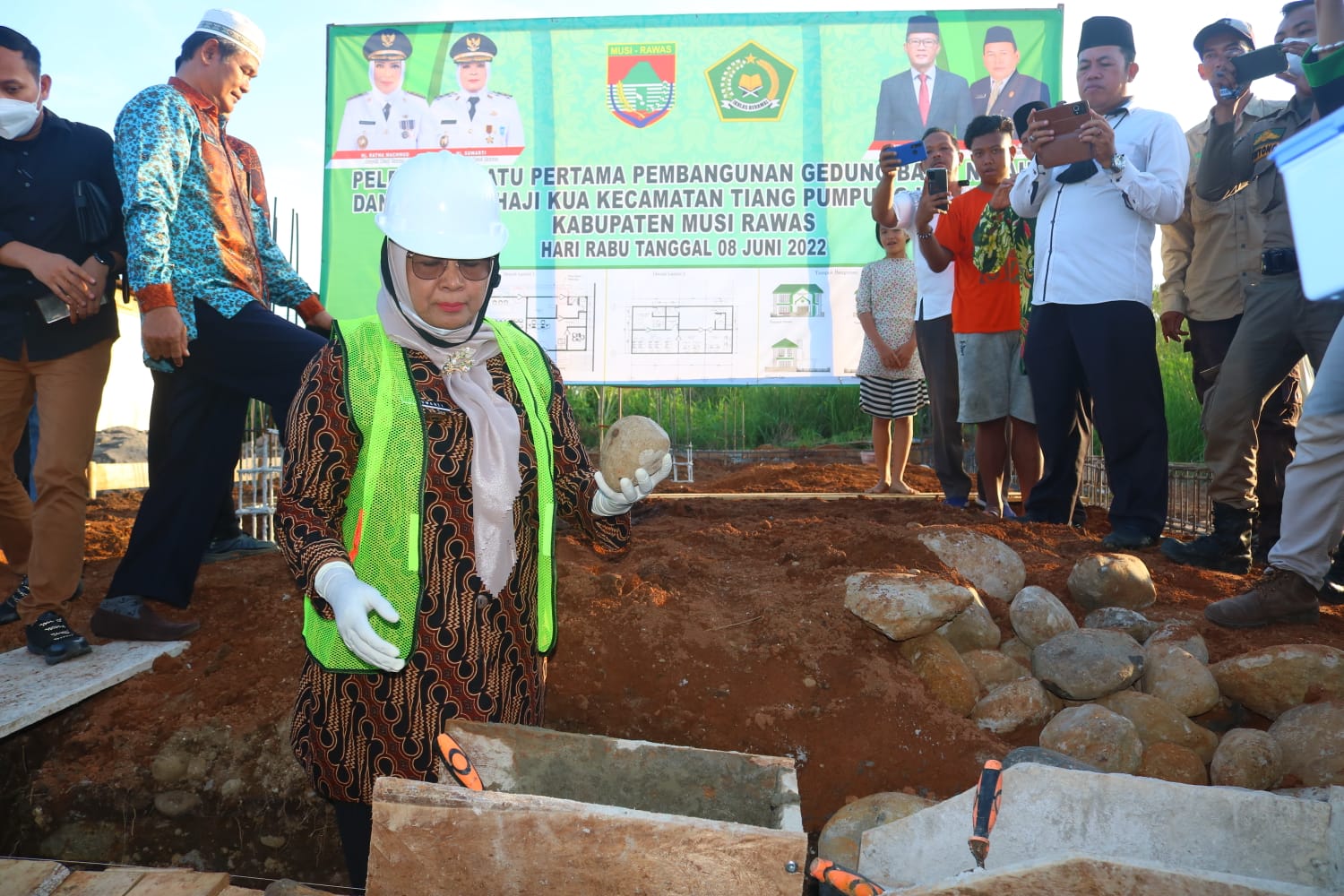 Peletakan Batu Pertama Gedung Balai Nikah dan Manasik Haji KUA Kec Tiang Pumpung Kepungut