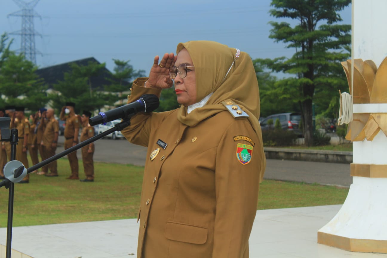 Wakil Bupati Musi Rawas Hj. Suwarti Memimpin Apel Pagi