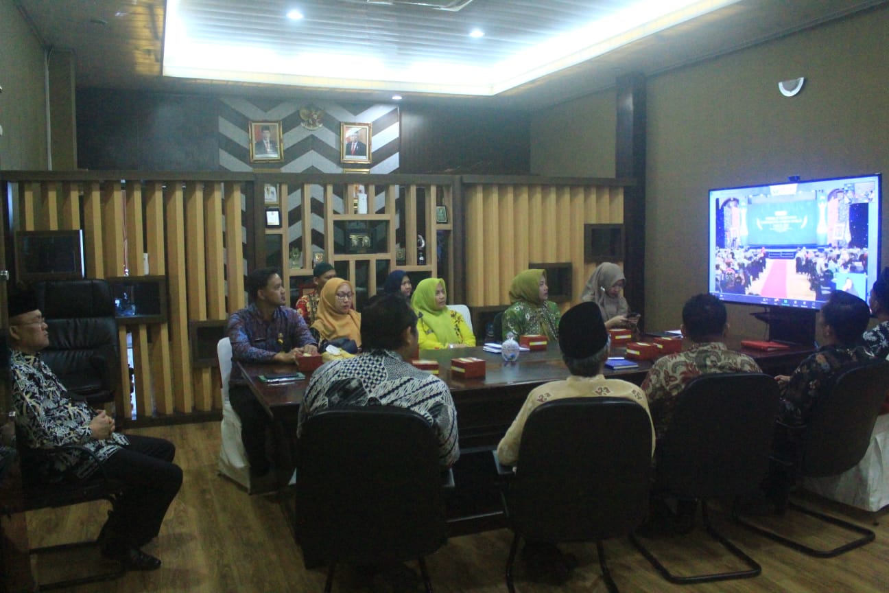 Penganugerahan Predikat Kepatuhan Standar Pelayanan Publik 2022 melalui konferensi video