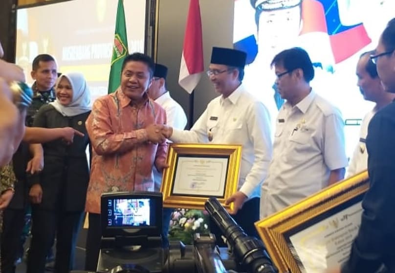 Pemerintah Kabupaten Musi Rawas Menerima Penghargaan "Pembangunan Daerah Terbaik" Tahun 2019
