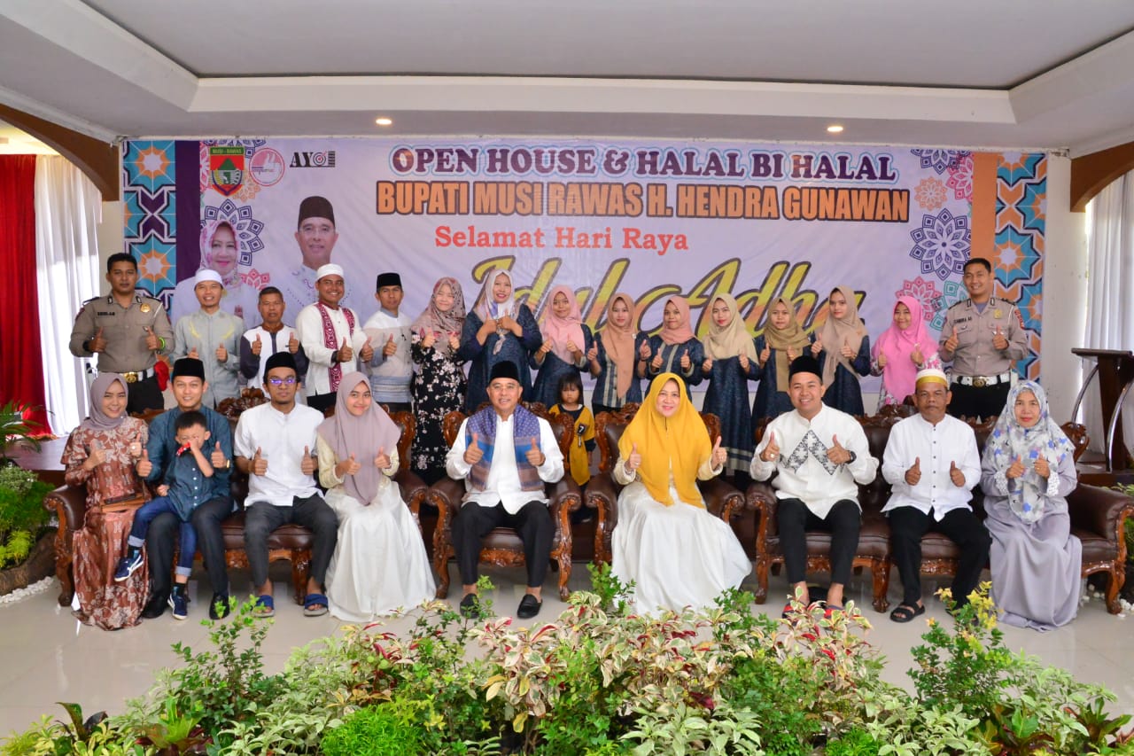 Bupati Musi Rawas H. Hendra Gunawan Open House Di Pendopoan