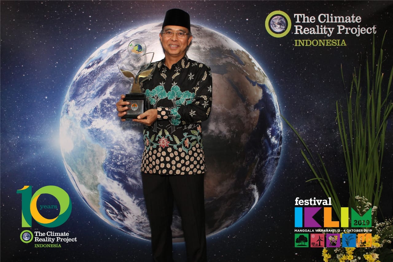 Bupati Musi Rawas menerima penghargaan/apresiasi dari Menteri Lingkungan Hidup RI