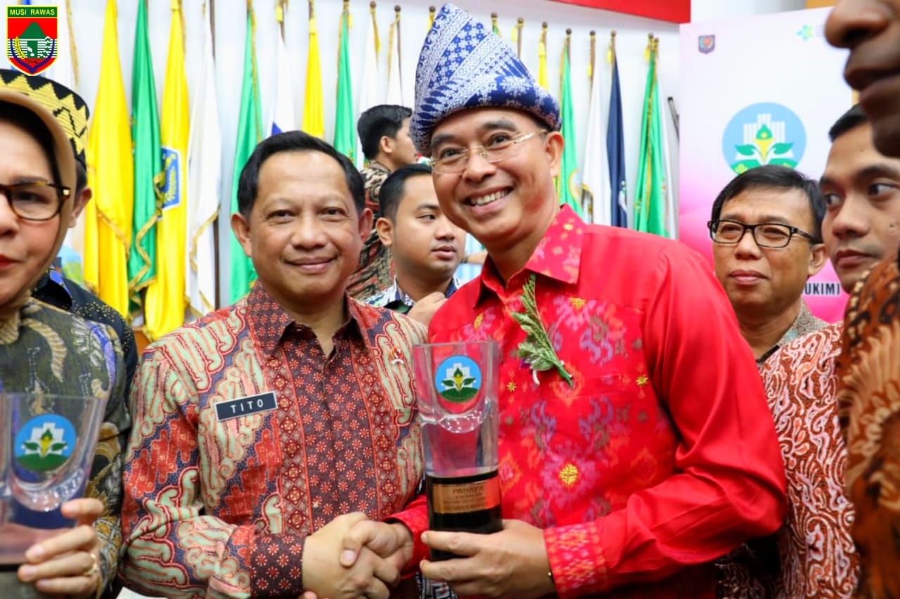 Bupati Mura Menerima Penghargaan SWASTI SABA dari Menteri Dalam Negeri (Mendagri) Tito Karnavian