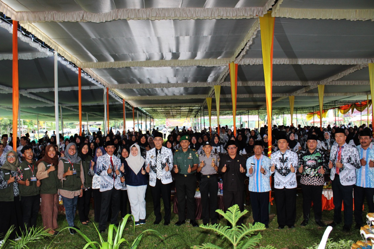 Moment HGN Dan HUT PGRI Tahun 2019, Bupati Ajak Guru Hijaukan Lingkungan Sekolah