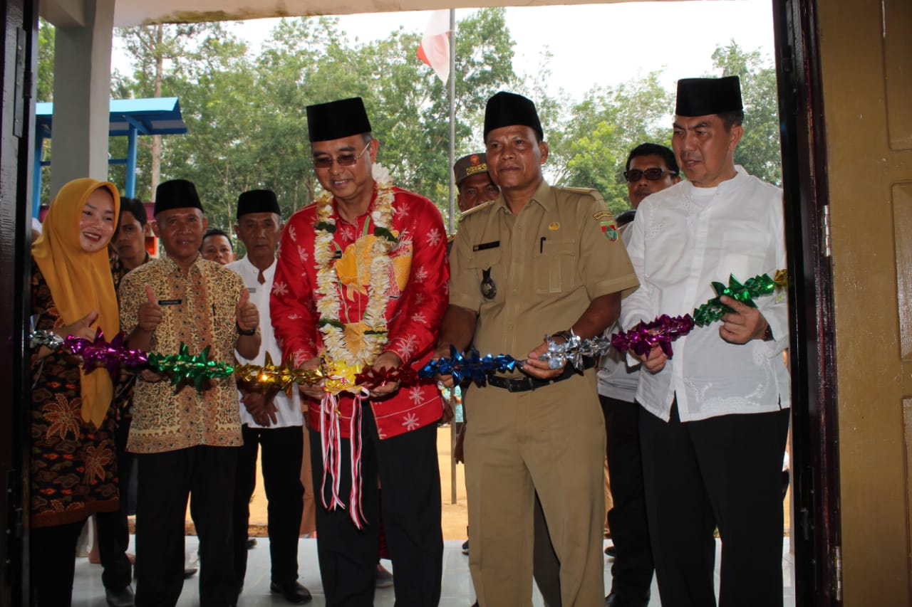 Bupati H2G Resmikan Kantor Desa Karang Panggung Kecamatan Selangit
