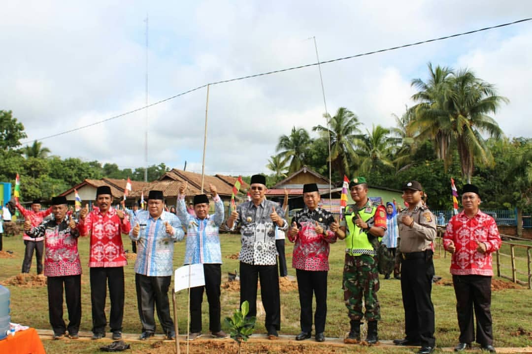 GMSC Di SDN 1 Karya Sakti, Bupati Tanam 30 Pohon Nangka