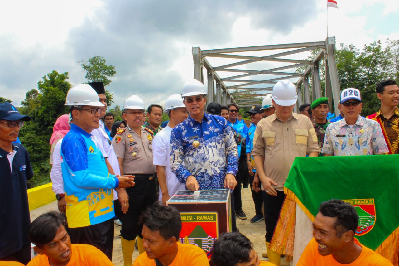 Bupati H2G Resmikan Jembatan Desa Muara Megang