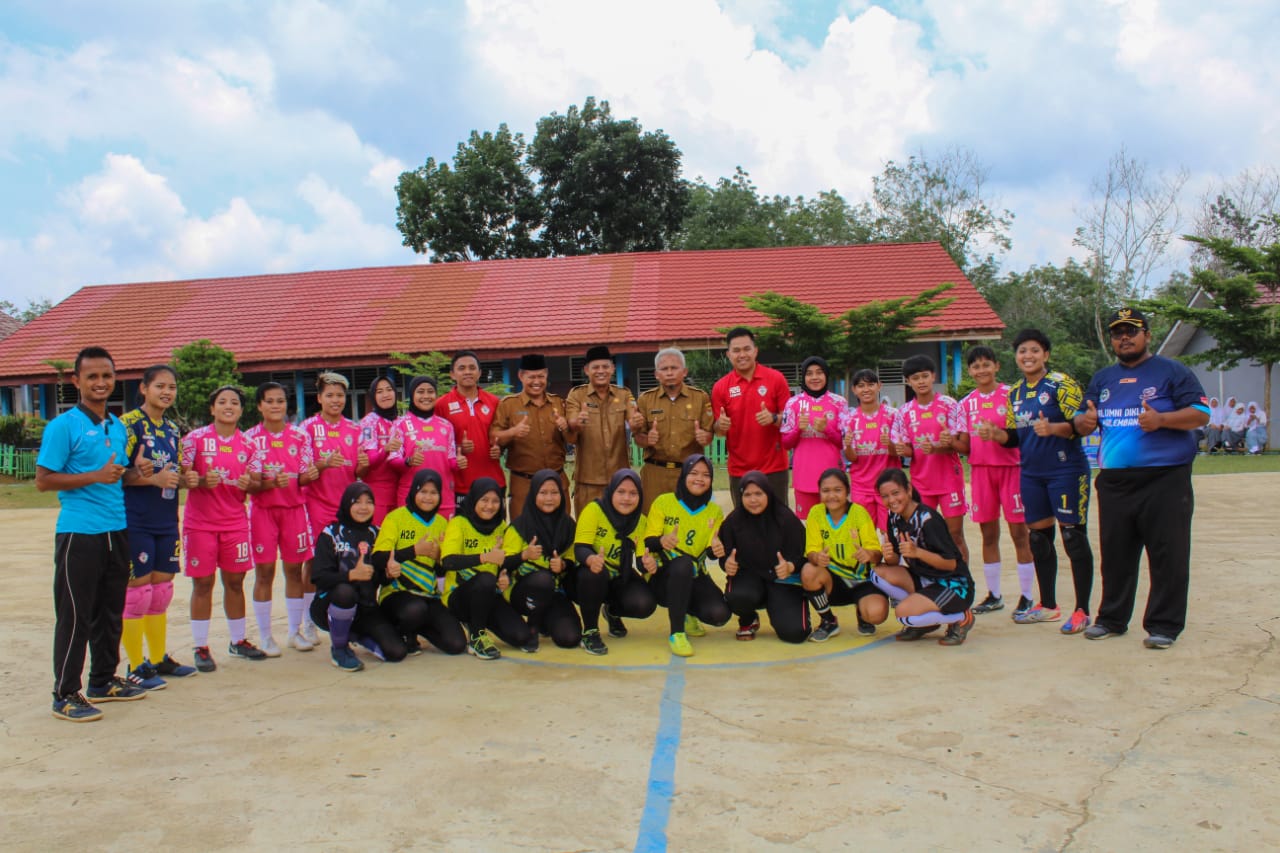 Tim Futsal Putri Musi Rawas Kunjungan Ke SMAN Jayaloka