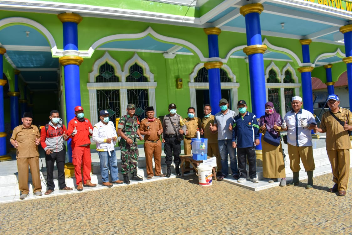 Pemerintah Kabupaten Musi Rawas melalui Dinas Kesehatan melakukan penyemprotan Desinfektan di Kecama