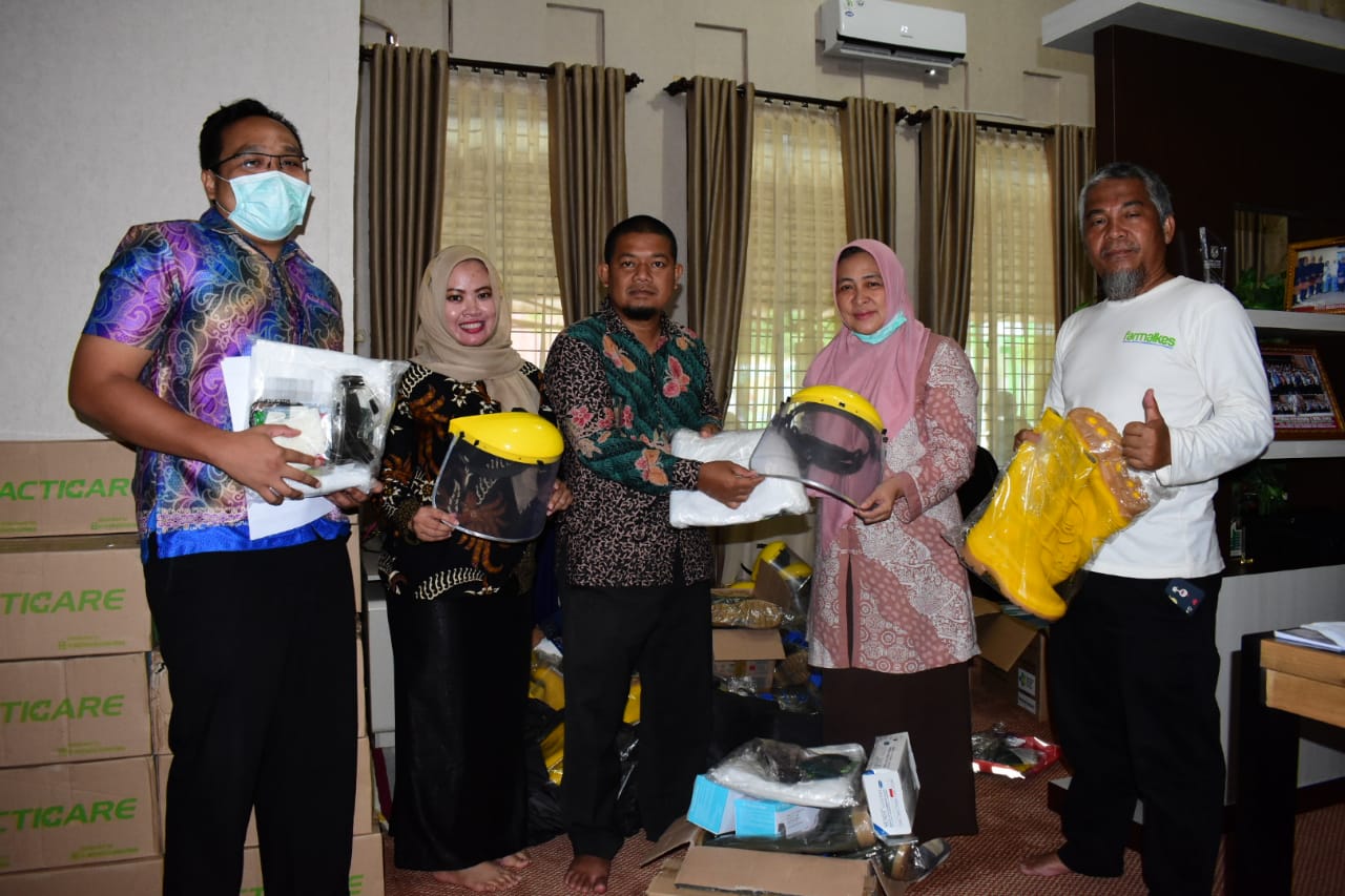 Kumpulkan Donasi, ASN Pemkab Mura Salurkan Bantuan APD Dan Kelengkapannya
