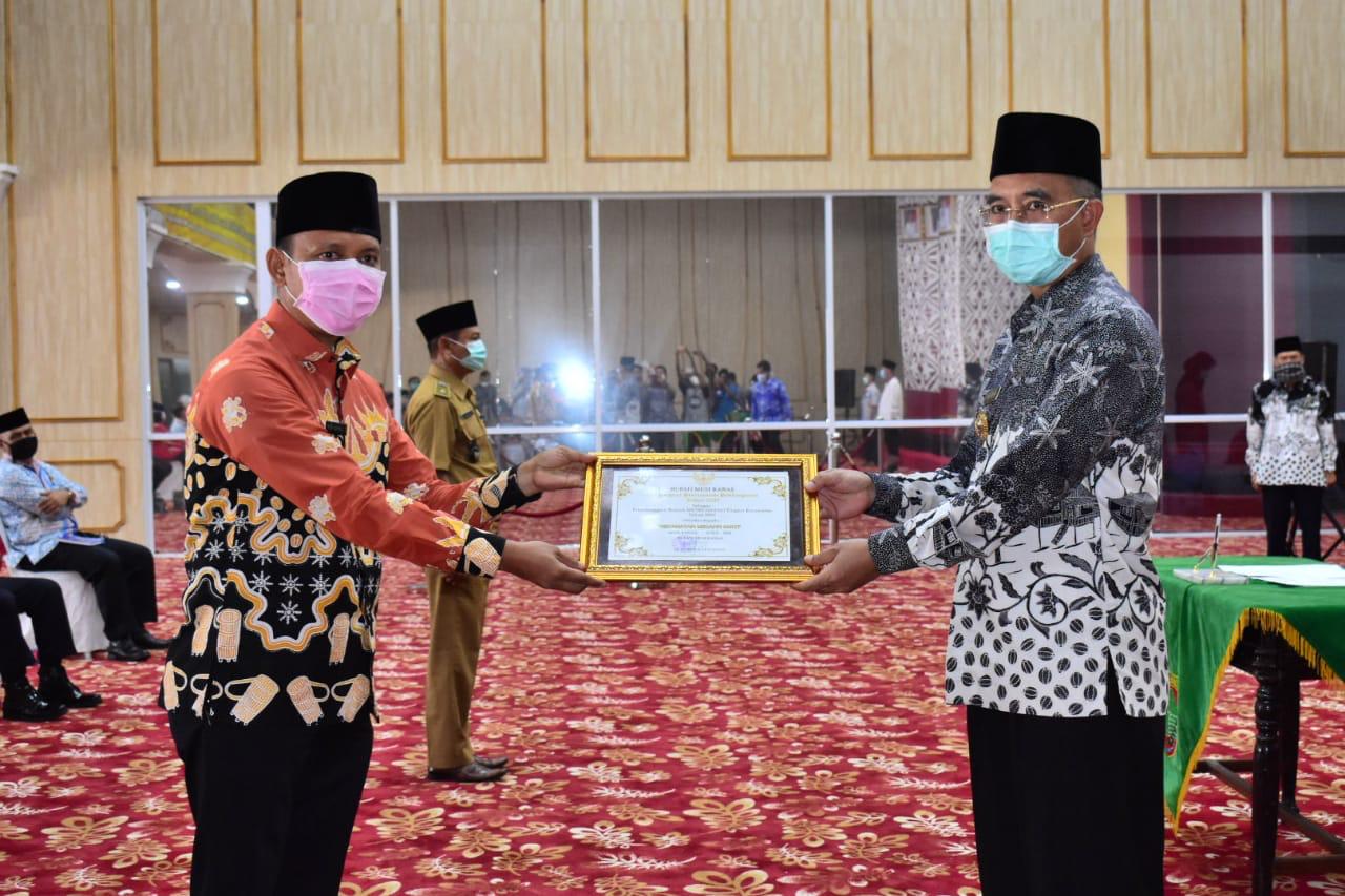 Camat Megang Sakti Terima Penghargaan Musrenbang Terbaik Dari Bupati Mura