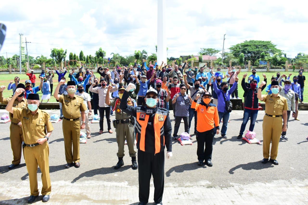 Dampak Covid-19, Bupati Mura Serahkan Bantuan Sembako Kepada Wartawan