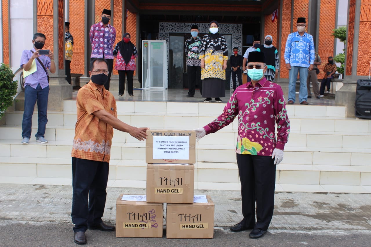 Penyerahan Bantuan dari PT. Sumber Musi Sejahtera (SMS) Palembang Sumbang APD Untuk Pemkab Musi Raw