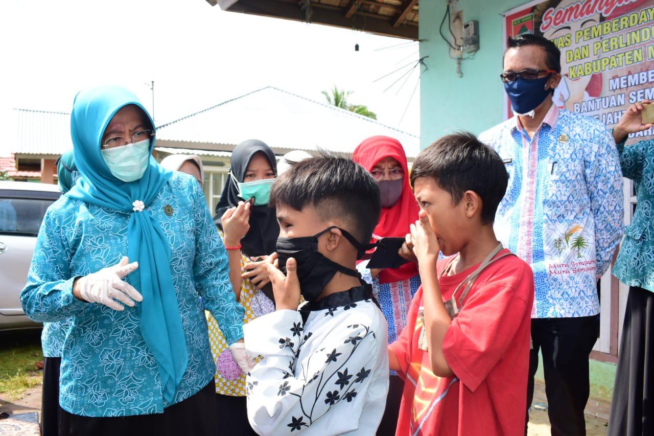 Ketua TP PKK Musi Rawas salurkan bantuan sembako di Panti Asuhan Mardhotillah Desa Muara Beliti Baru