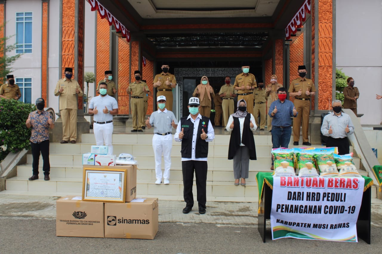 Peduli Covid-19, 10 Perusahaan Perkebunan Mura Sumbang 1,2 Ton Beras