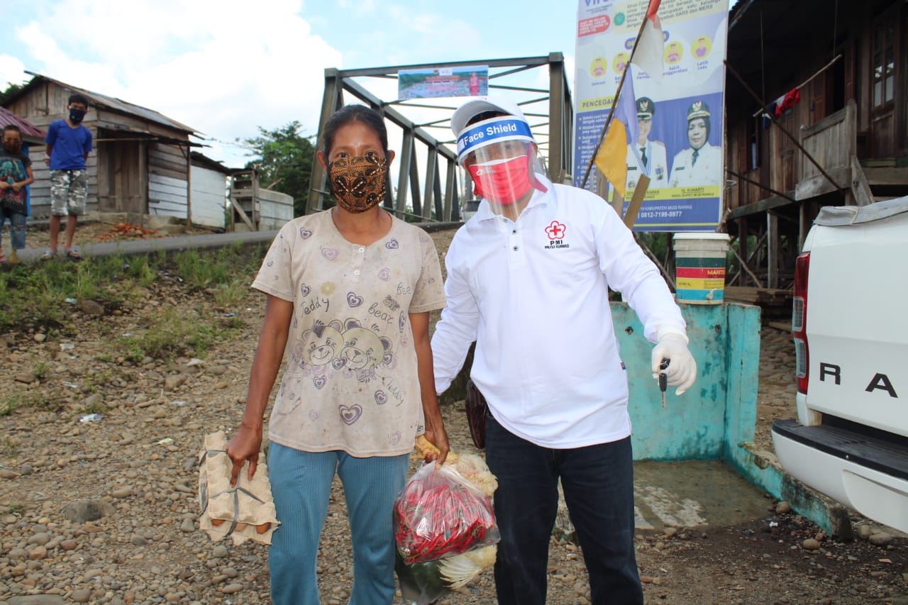 PMI Musi Rawas Bagikan Paket Sembako kepada Masyarakat Desa Taba Renah