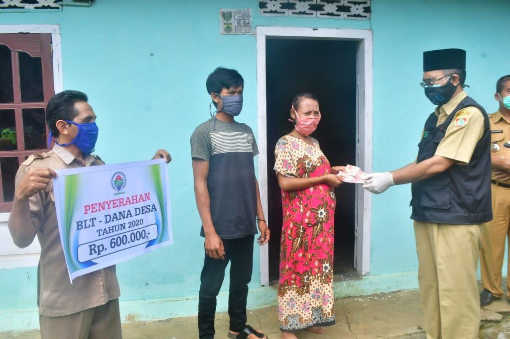 Bupati Musi Rawas Salurkan BLT Dana Desa Air Lesing