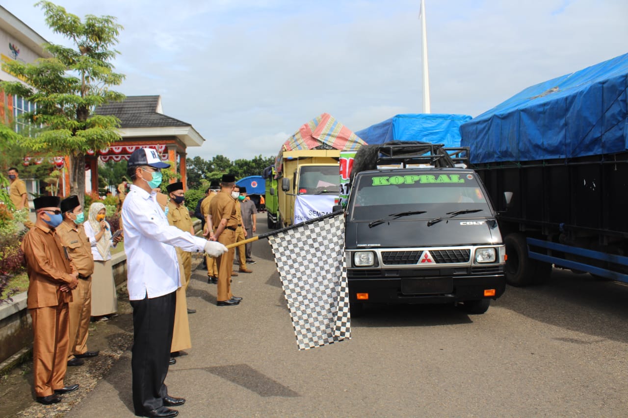 Bupati Salurkan Paket Bansos Sempurna untuk Kecamatan Beliti, TPK dan Jayaloka