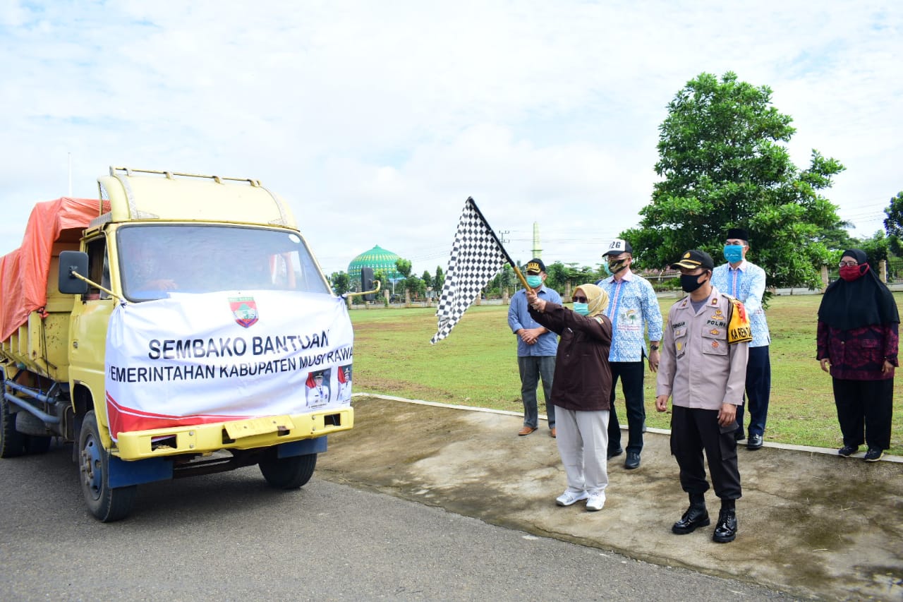 Wabup Lepas Pendistribusian Bansos ke Kecamatan Tuah Negeri, Sukakarya dan BTS Ulu
