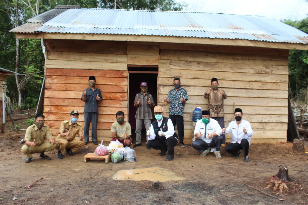 Door To Door, Bupati Mura Salurkan Bansos Sempurna di Desa Mandi Aur