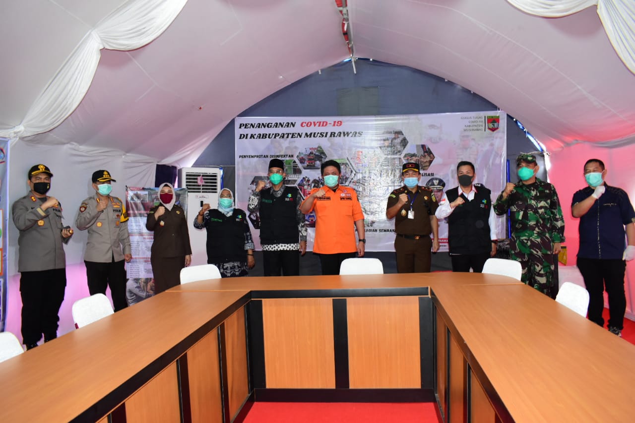 Gubernur Sumsel H. Herman Deru meninjau langsung Posko Gugus Tugas Induk Covid-19 Kabupaten MURA