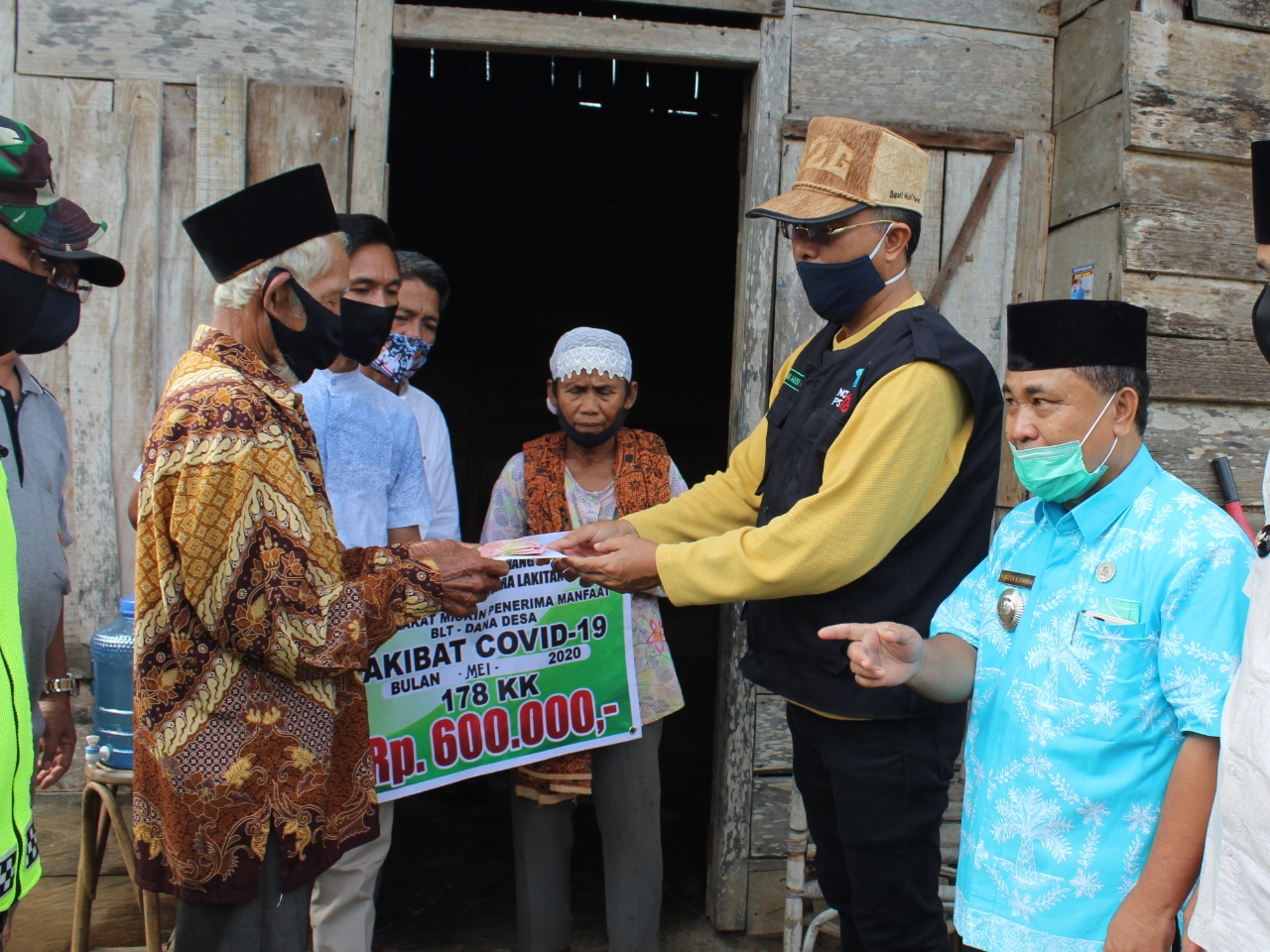 Bupati Serahkan BLT-DD di 3 Desa Kecamatan Muara Lakitan