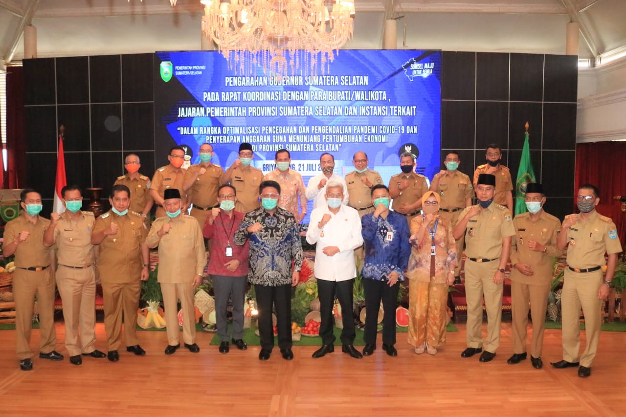 Bupati Musi Rawas menghadiri Rakor dalam rangka optimalisasi pencegahan dan pengendalian pandemi Cov