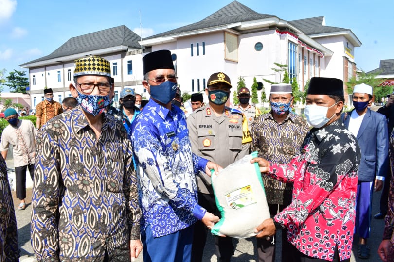 BAZNAS Mura Salurkan Bantuan Beras Untuk Masyarakat Prasejahtera Kecamatan Tugumulyo