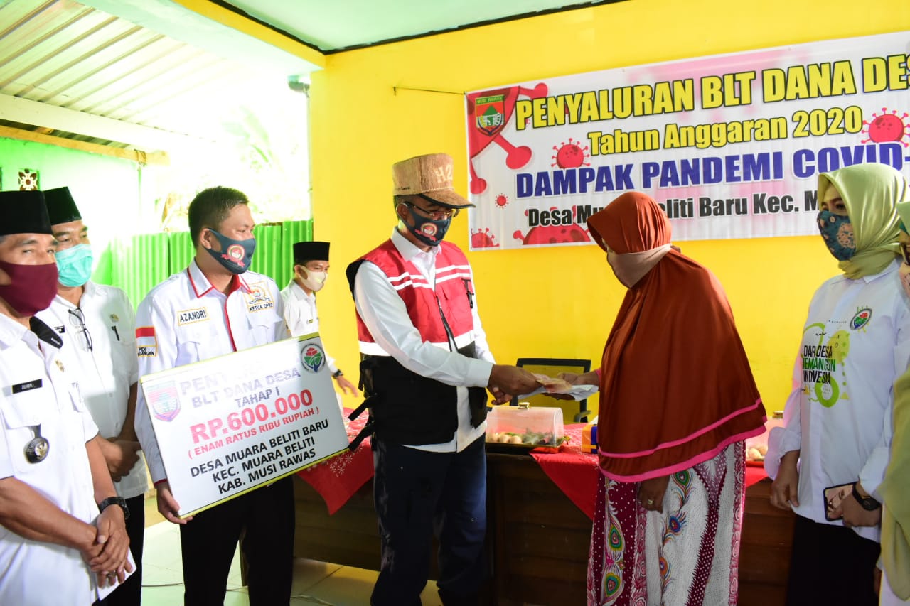 Bupati Musi Rawas Salurkan Bantuan Langsung Tunai (BLT) Dana Desa Muara Beliti Baru