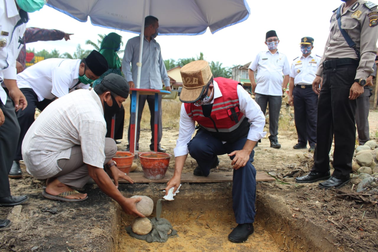 Di Desa Marga Baru, Bupati H2G Lakukan Peletakan Batu Pertama Rumah Tahfidz Quran