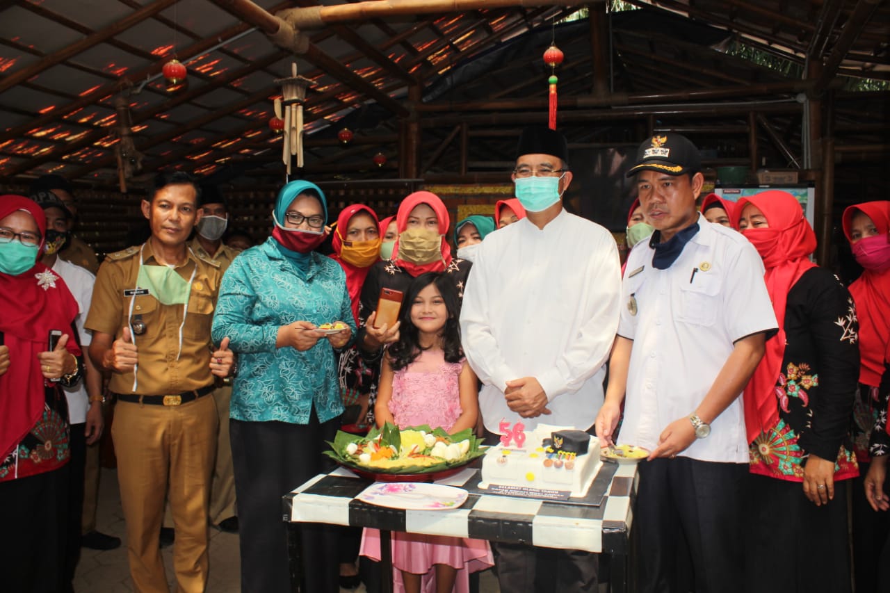 Masyarakat Desa Suka Makmur Beri Kejutan Ulang Tahun Kepada Bupati H2G