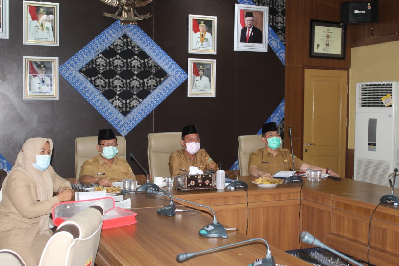 Sekda Ikuti Rapat Koordinasi dan Sosialisasi Bantuan Sosial (Bansos) Tunai Gelombang Kedua melalui V