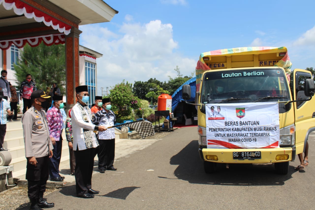 Bupati H2G Salurkan Bansos Kepada 1415 KK DTKS