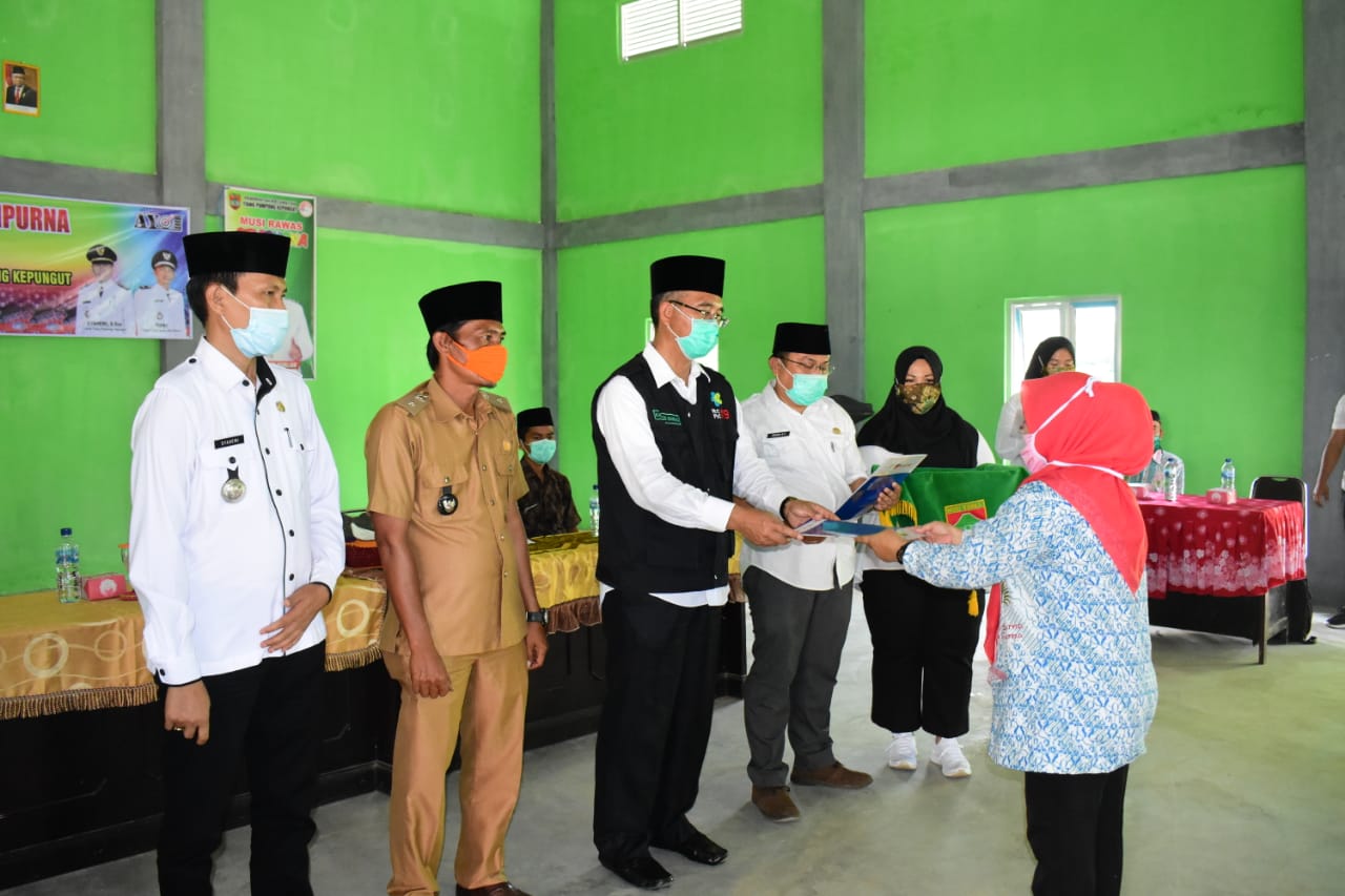 Bupati H2G Serahkan SK Kenaikan Pangkat PNS Periode 01 Oktober 2020