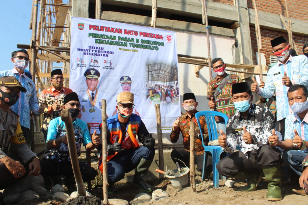 Bupati H2G Lakukan Revitalisasi dan Peletakan Batu Pertama Pembangunan Kantor Pasar B Srikaton