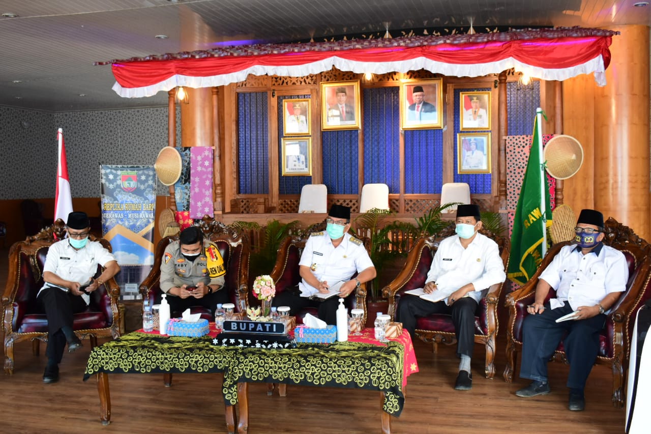 Via Vidcon, Asisten III Ikuti Rakor SP4N-Lapor Tahun 2020 se-Sumsel