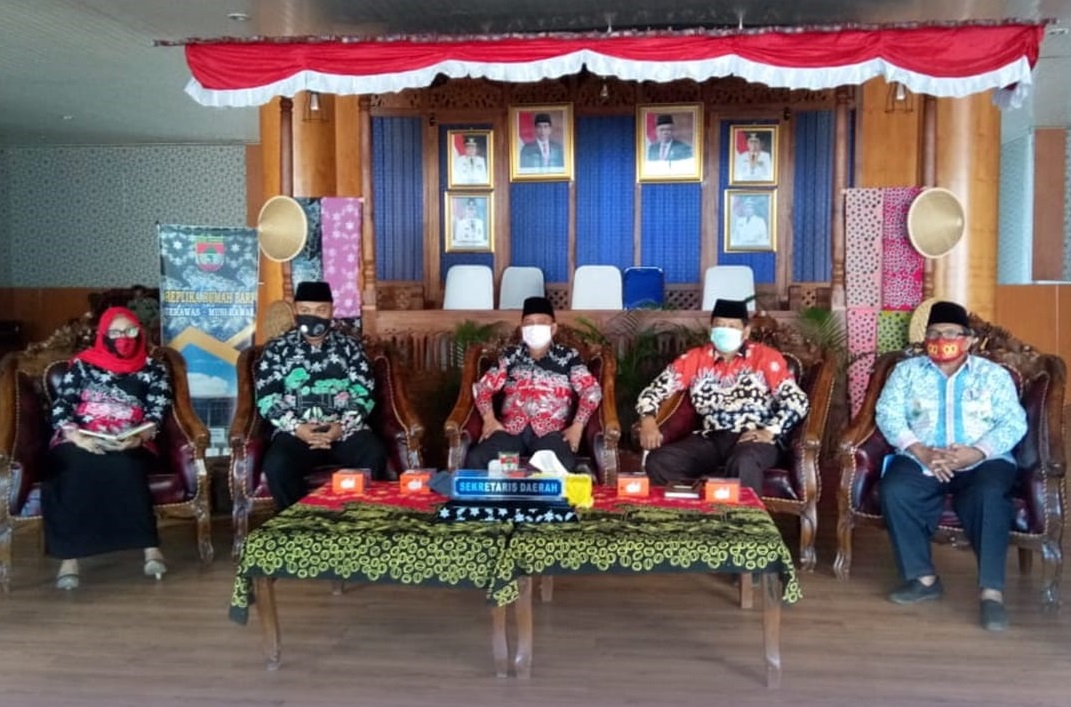 Via Vidcon, Sekda Mura Ikuti Sosialisasi Penghargaan Patriana dan Penguatan Program JAMSOSTEK Tahun