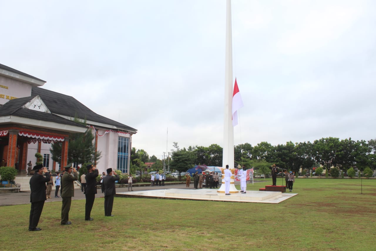 Peringati Hari Pahlawan Nasional, Pemkab Musi Rawas Gelar Upacara di Halaman Kantor Bupati