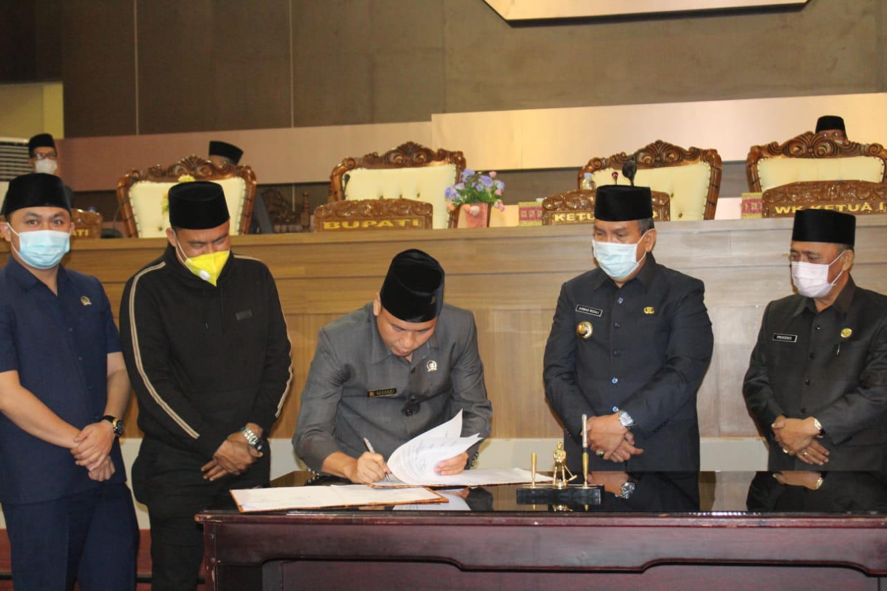 Pjs Bupati Mura Hadiri Rapat Paripurna Penandatanganan Nota Kesepakatan KUA PPAS 2021