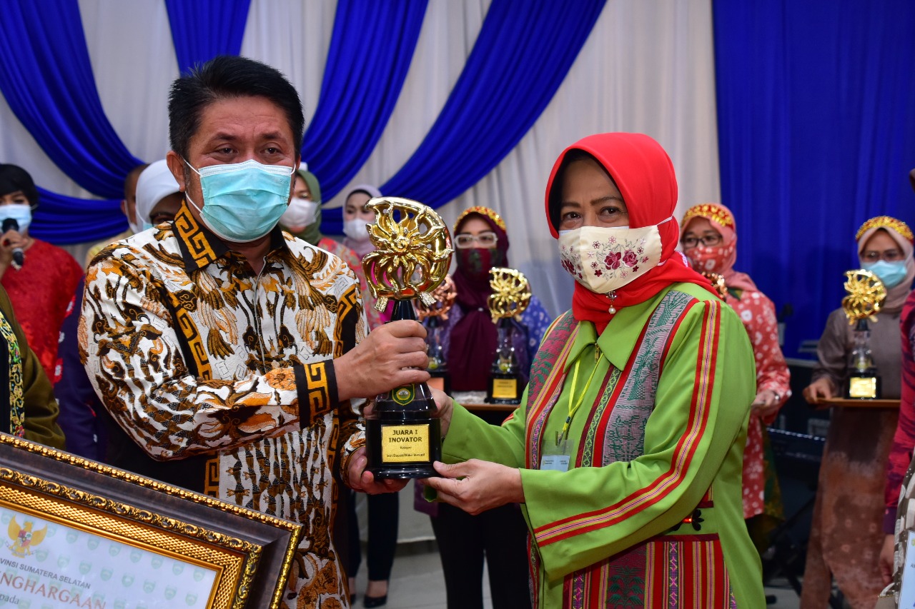 Ketua TP TKK Musi Rawas Terima Penghargaan Inovator Terbaik I Se-Provinsi Sumsel