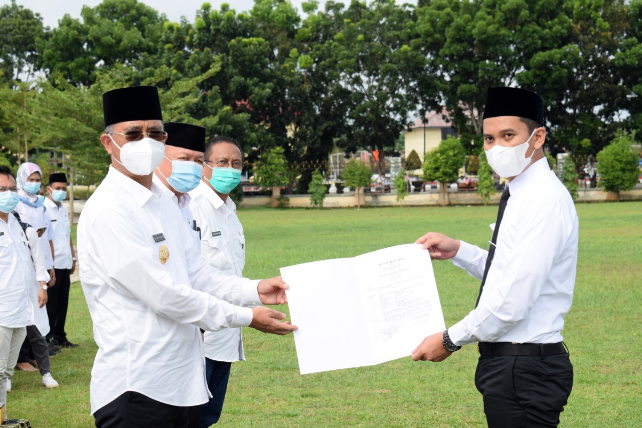 Serahkan SK Pengangkatan CPNS, Bupati Mura : Berikan Pengabdian Yang Terbaik Untuk Daerah