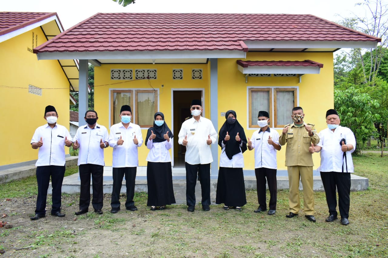 Bupati Musi Rawas Tinjau Pembangunan Rumah Dinas Guru SDN Sungai Kerambil Desa Lubuk Rumbai