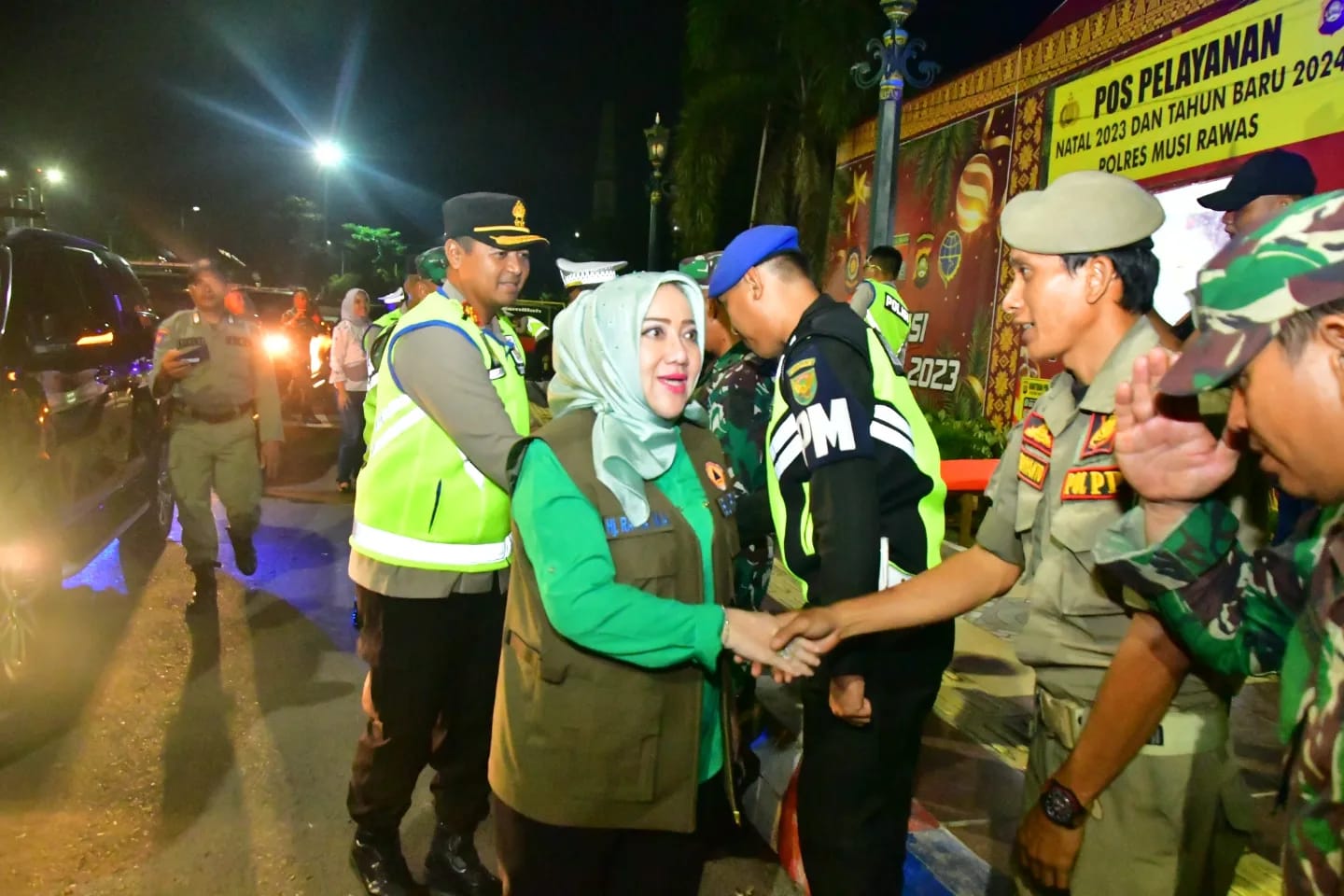 Bupati Musi Rawas bersama Dandim 0406/Lubuk Linggau dan Kapolres Musi Rawas tinjau pos pengamanan Natal dan tahun baru