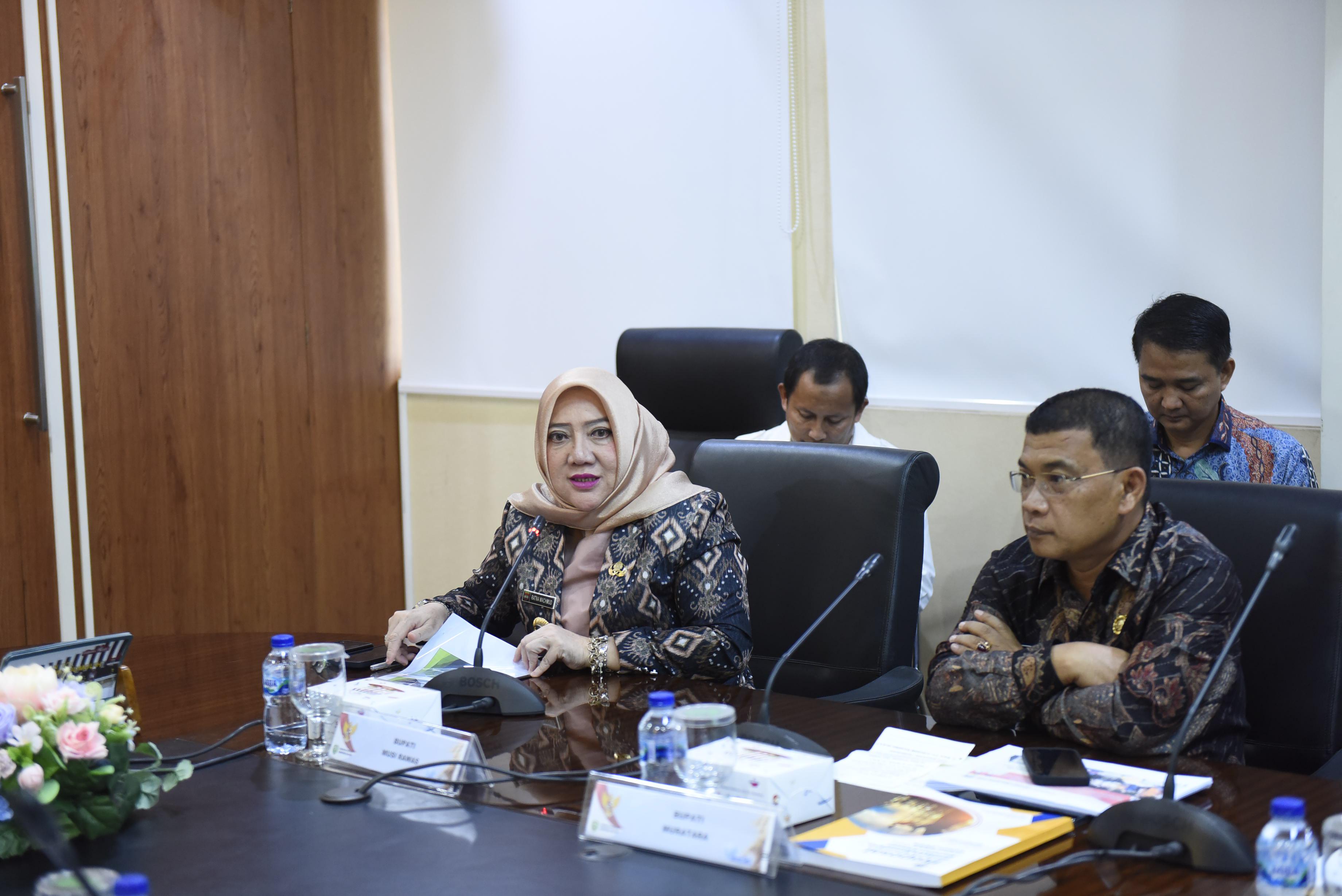 Bupati Musi Rawas di dampingi Sekda Musi Rawas menghadiri Paparan Usulan BKBK 2024