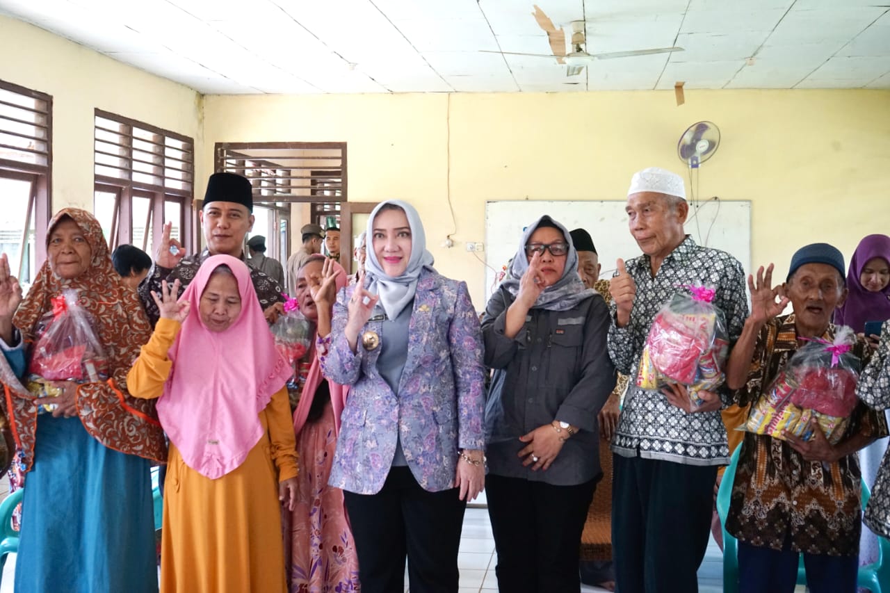 Bupati Musi Rawas Anjangsana Serta Santuni Panti Jompo Harapan Kita di G1 Mataram