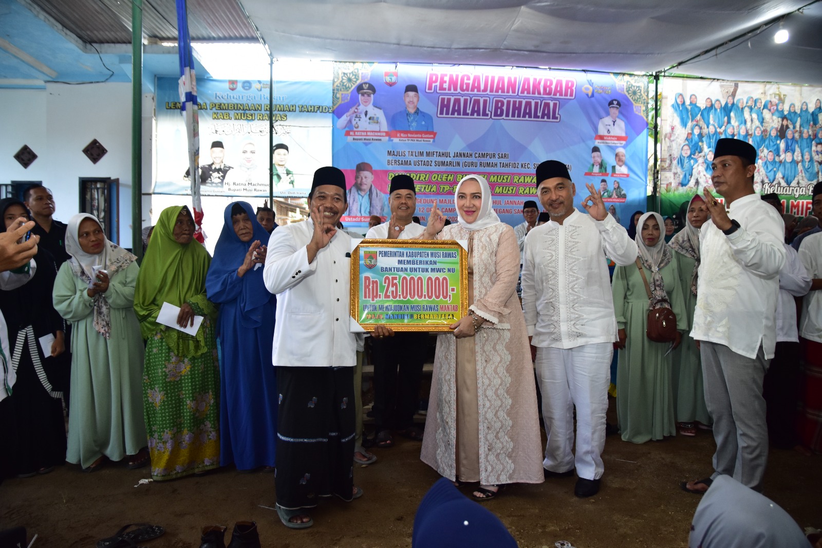 Hadiri Pengajian Akbar Halal Bihalal Majlis Miftahul Jannah Bupati Serahkan Bantuan MWC NU