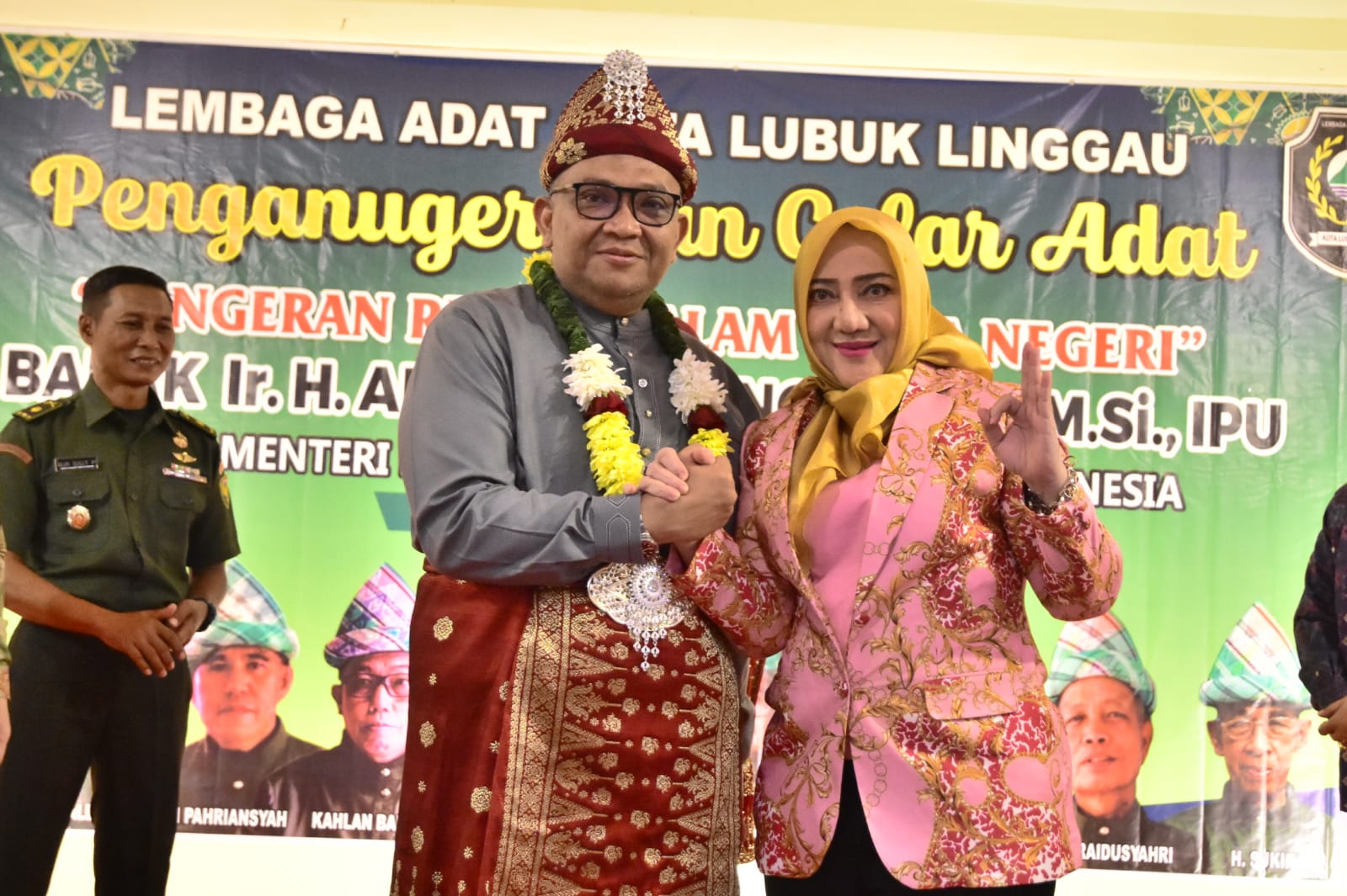 Pemberian Gelar Adat Wamenaker Dihadiri Bupati Mura Hj. Ratna Machmud