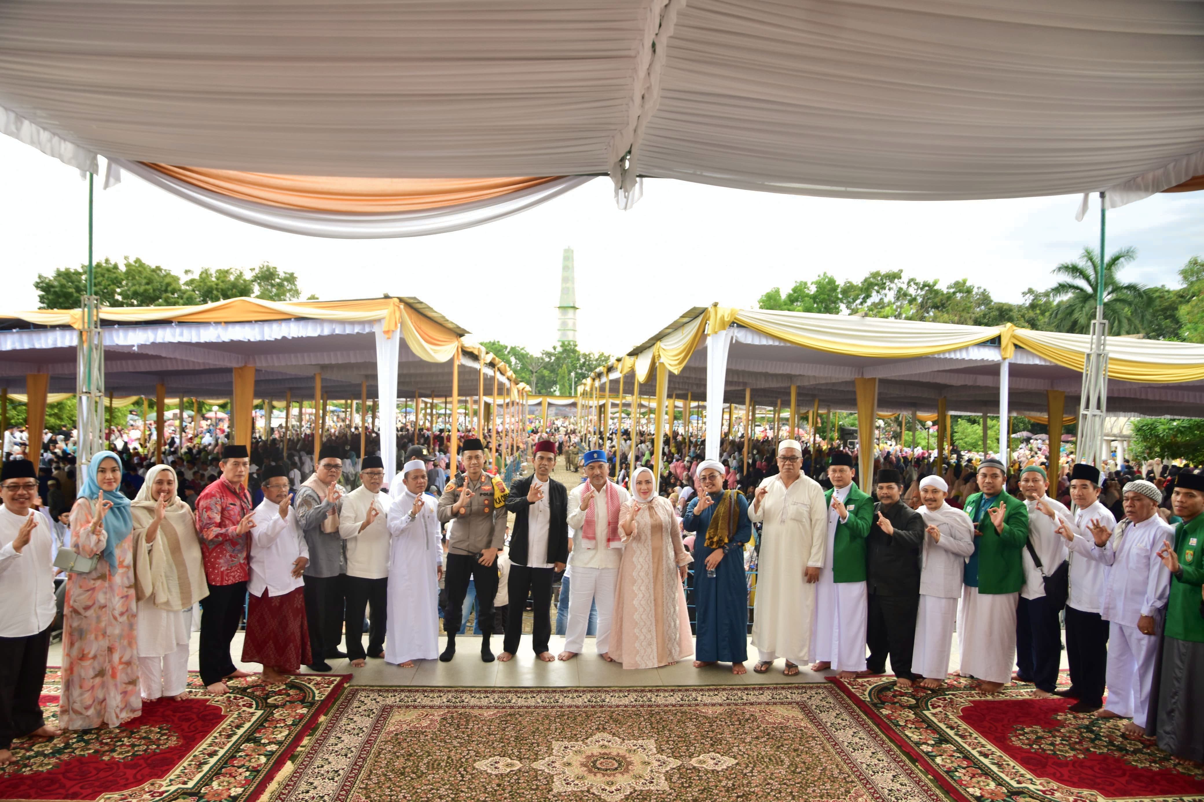 Ribuan Masyarakat Hadiri Tabligh Akbar bersama Ustadz Abdul Somad