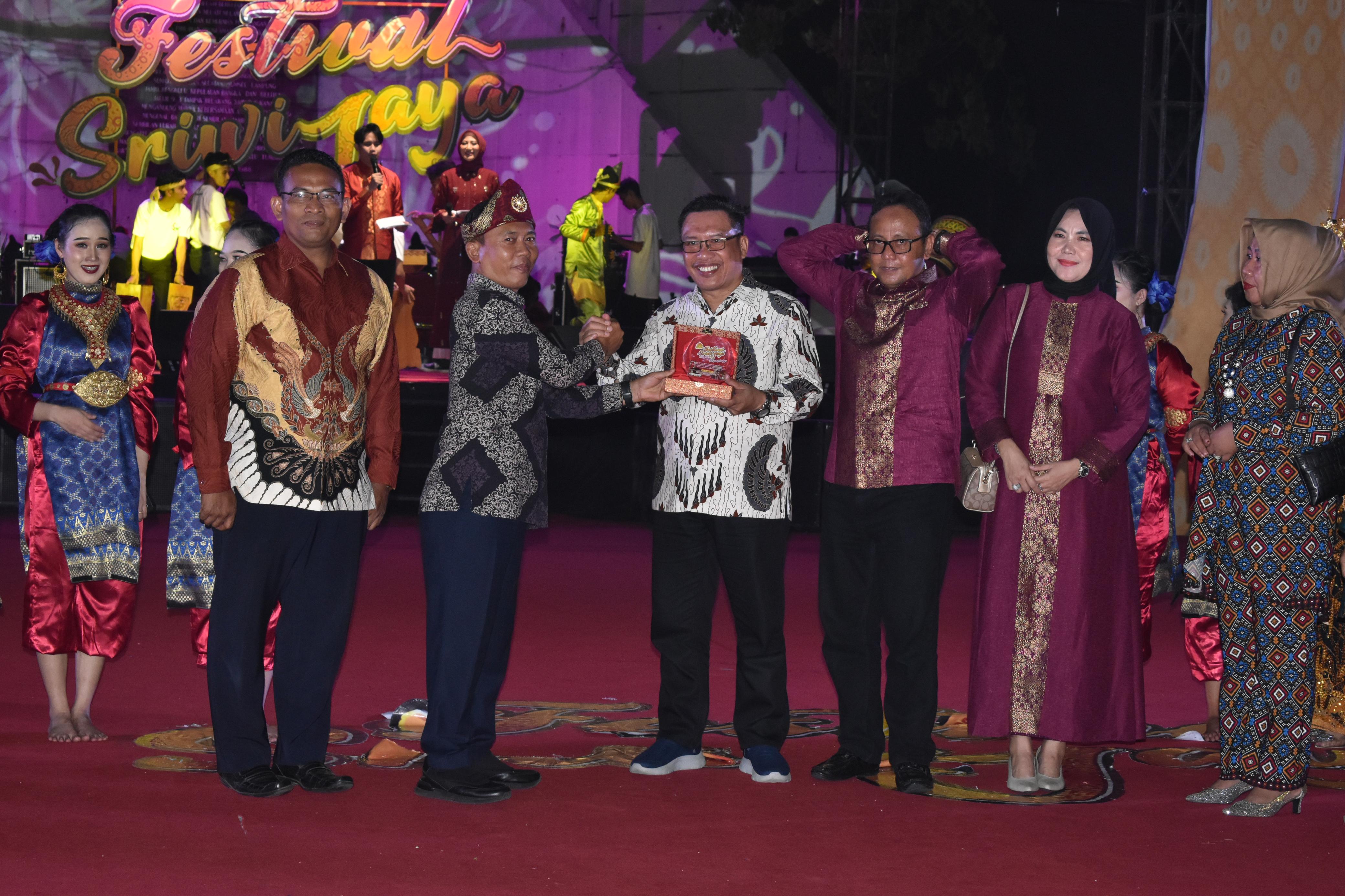 Asisten Administrasi Umum dan Keuangan hadiri Penampilan Tim Kesenian Kabupaten Musi Rawas pada Festival Sriwijaya Ke XXII Tahun 2024